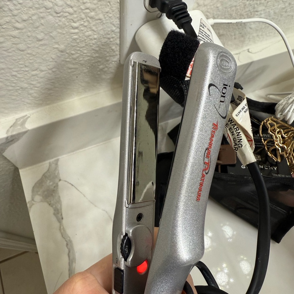 Toni & Guy Metallic Silver Hair Straightener